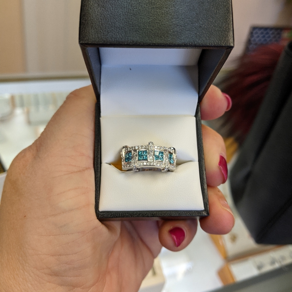 18k blue & white diamond ring - Picture 12 of 12